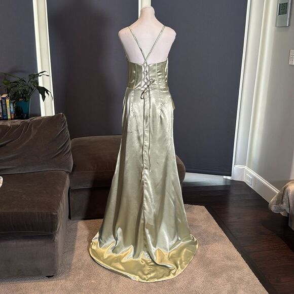 Women’s Light Green Prom Formal Dress Criss Cross Straps Leg Slit Size 8 NWOT - Picture 5 of 12